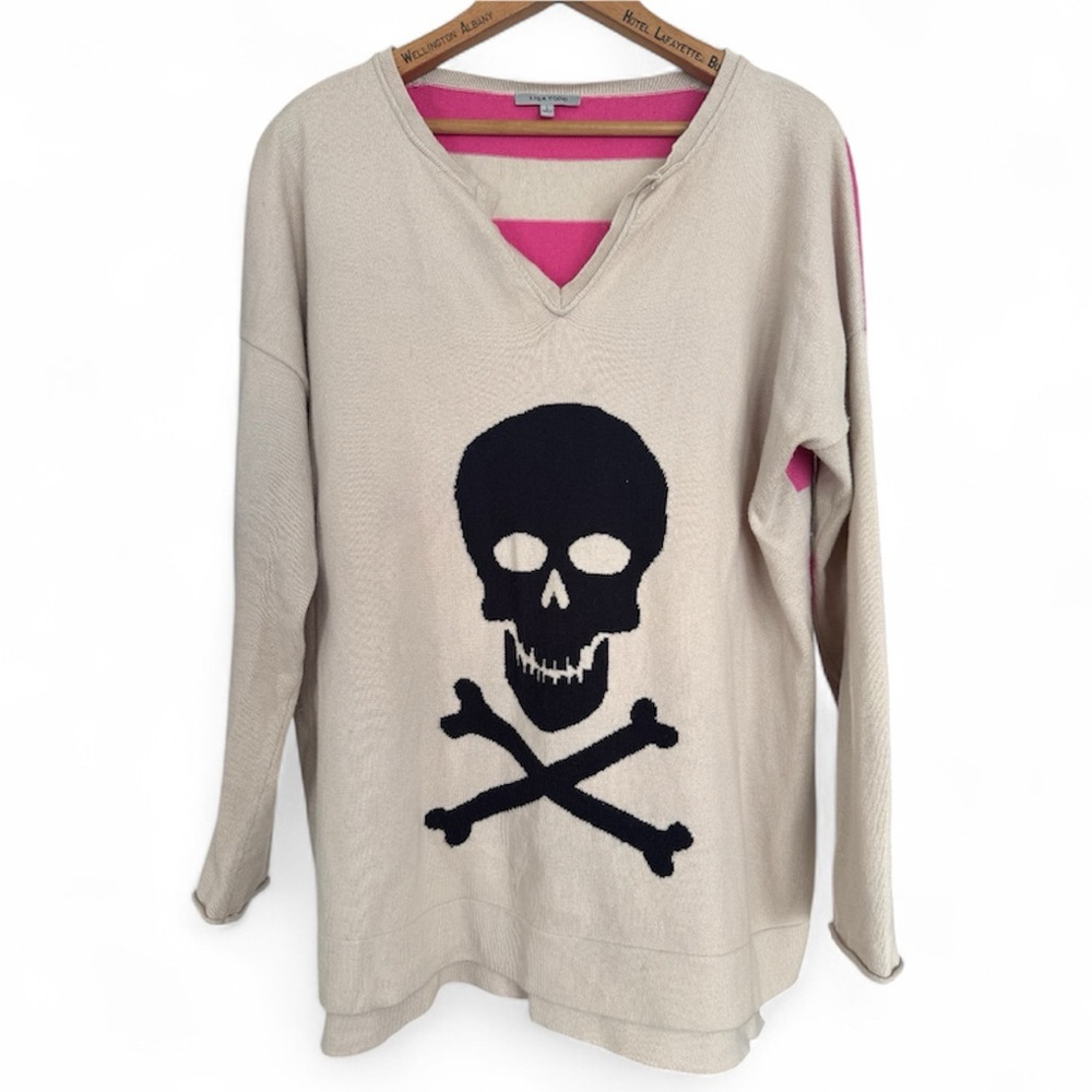 Lisa Todd skull and cross bones sweater, size L, EUC